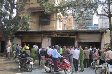 Cháy lớn trước Nhà văn hóa thiếu nhi Việt Đức