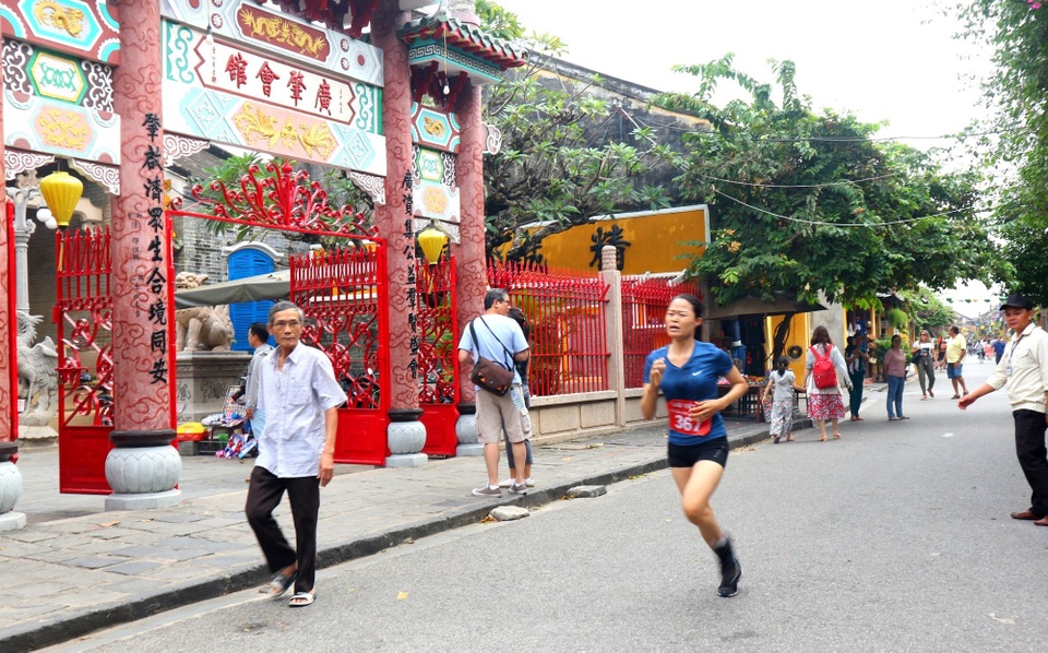 Đông đảo người dân và du khách chạy vì Di sản Văn hóa thế giới Hội An” - 7 Đông đảo người dân và du khách chạy vì Di sản Văn hóa thế giới Hội An” - 7