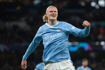 Erling Haaland được vinh danh tại Premier League