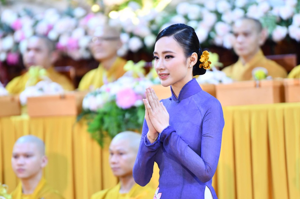 Sao Việt đi đâu làm gì trong ngày Lễ Vu Lan và 2/9 - 1 Sao Việt đi đâu làm gì trong ngày Lễ Vu Lan và 2/9 - 1