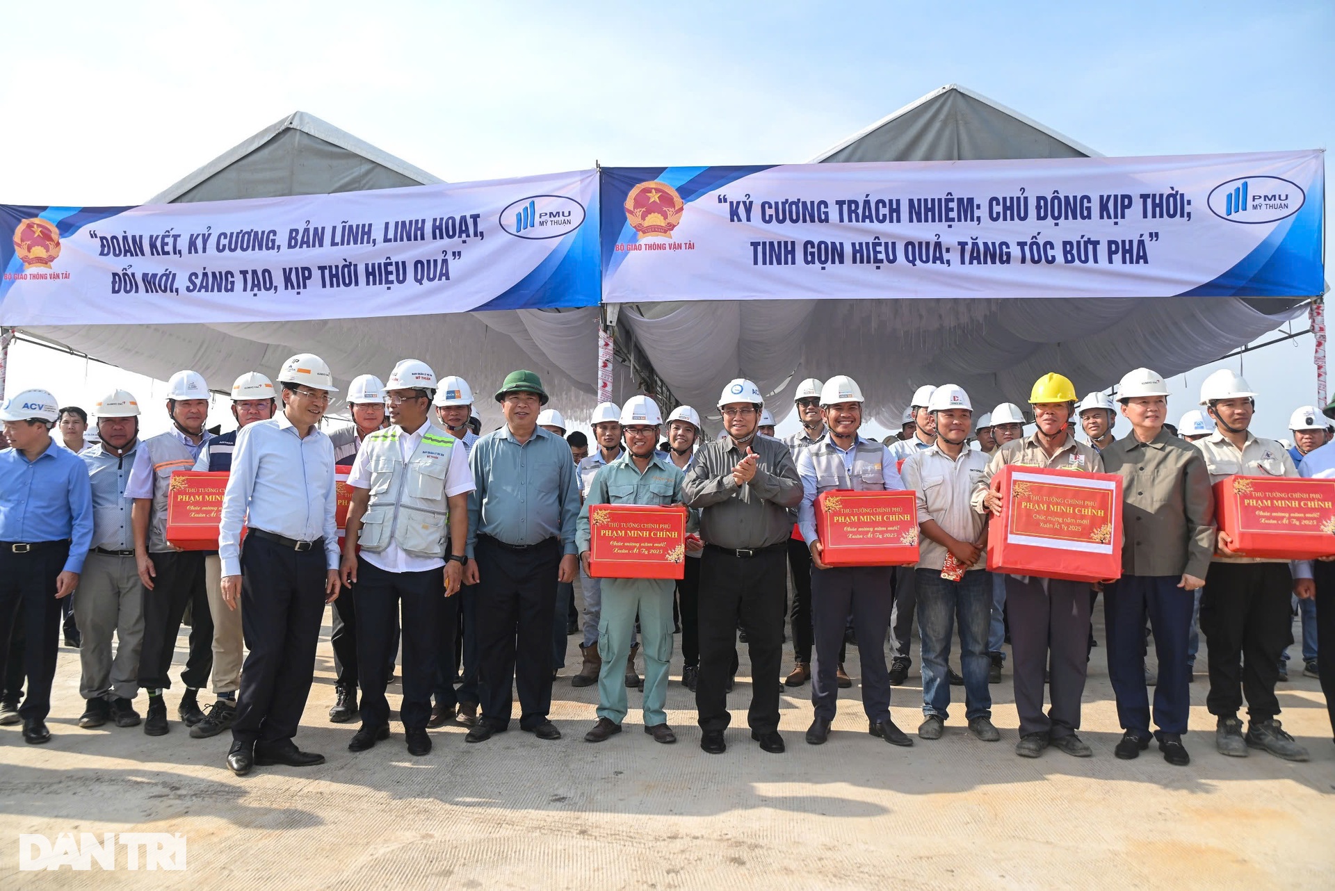 Thủ tướng thị sát cầu Nhơn Trạch trên tuyến Vành đai 3 TPHCM - 6 Thủ tướng thị sát cầu Nhơn Trạch trên tuyến Vành đai 3 TPHCM - 6