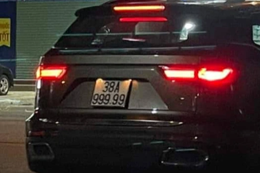 Xôn xao ô tô biển "siêu vip" trên đường phố Hà Tĩnh