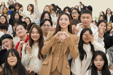 Nàng hậu tuổi Thìn làm giảng viên trợ giảng, tài sắc vẹn toàn