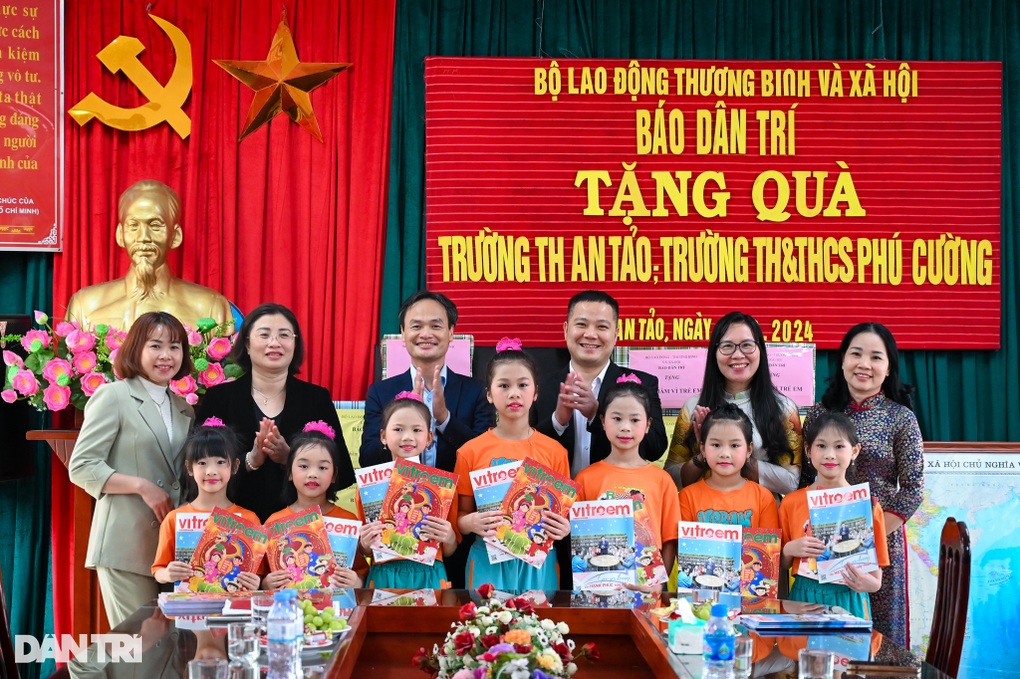 Nhịp cầu tri thức và yêu thương đến với trẻ em có hoàn cảnh đặc biệt - 2 Nhịp cầu tri thức và yêu thương đến với trẻ em có hoàn cảnh đặc biệt - 2