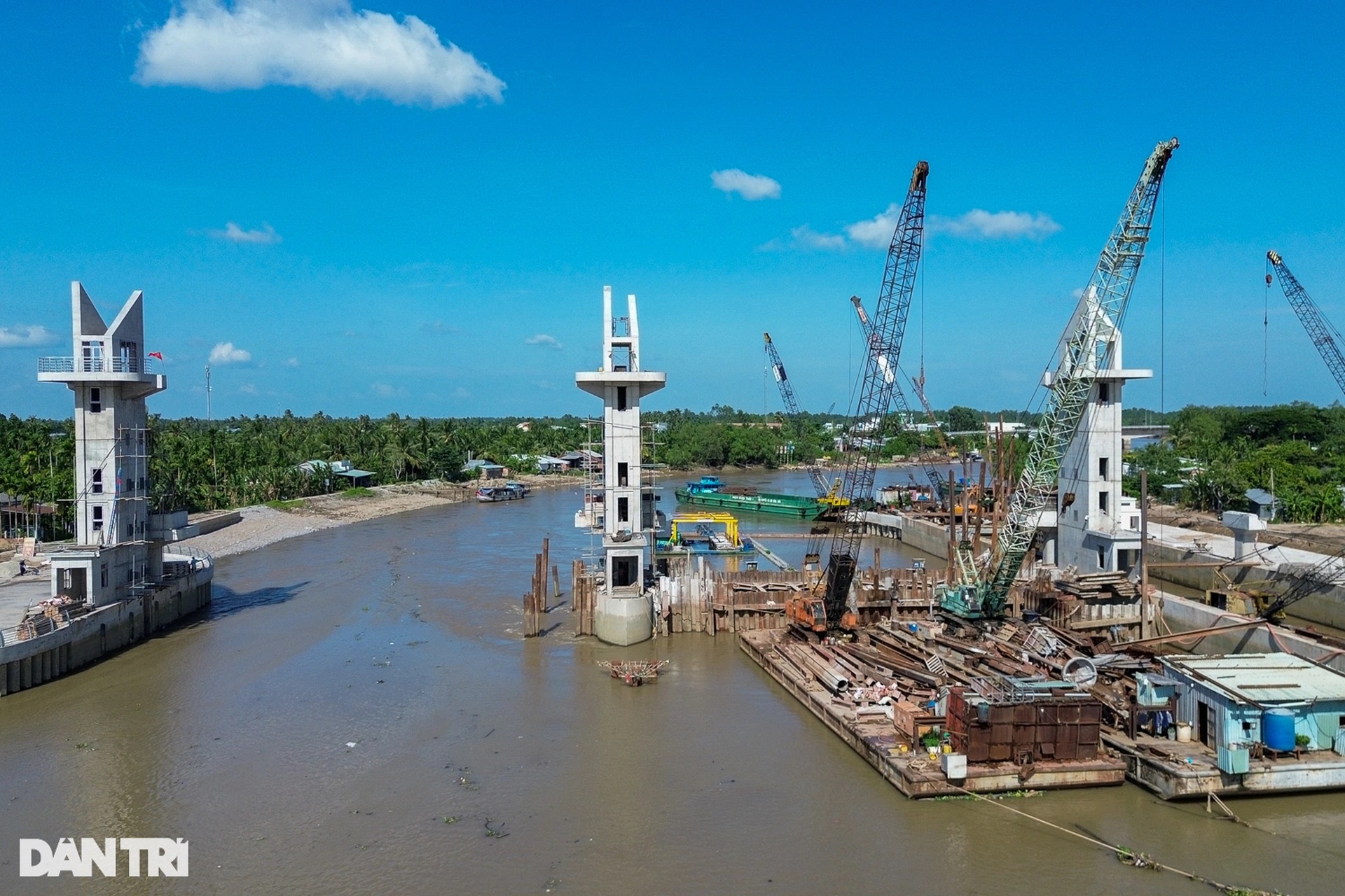 Đại công trường thi công lá chắn thép bảo vệ vùng ngọt ở ĐBSCL - 6 Đại công trường thi công lá chắn thép bảo vệ vùng ngọt ở ĐBSCL - 6