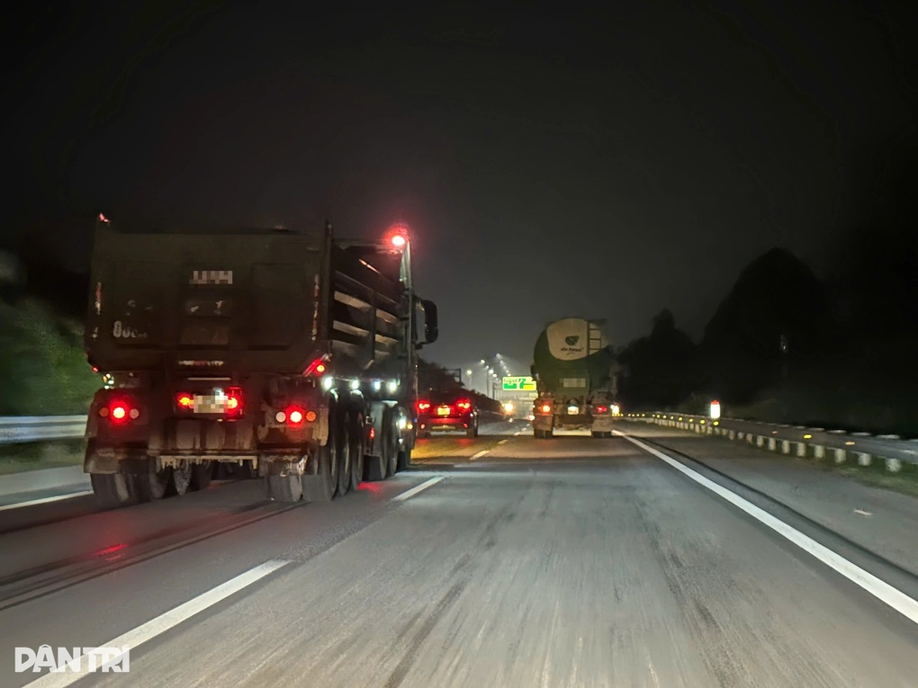 Nhiều tài xế lo kẹt vì đề xuất tốc độ tối đa ở làn số 2 trên cao tốc - 2 Nhiều tài xế lo kẹt vì đề xuất tốc độ tối đa ở làn số 2 trên cao tốc - 2