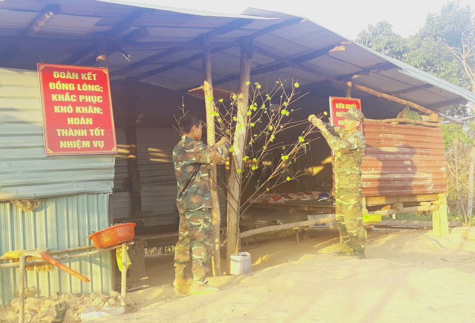 Bộ đội biên phòng quên tết, căng mình chống dịch - 4 Bộ đội biên phòng quên tết, căng mình chống dịch - 4