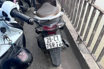 Người phụ nữ nghi để xe máy trên cầu Chương Dương rồi nhảy sông tự vẫn