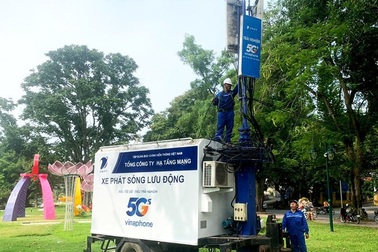 Trạm thu phát sóng di động "trực chiến" đảm bảo liên lạc xuyên bão