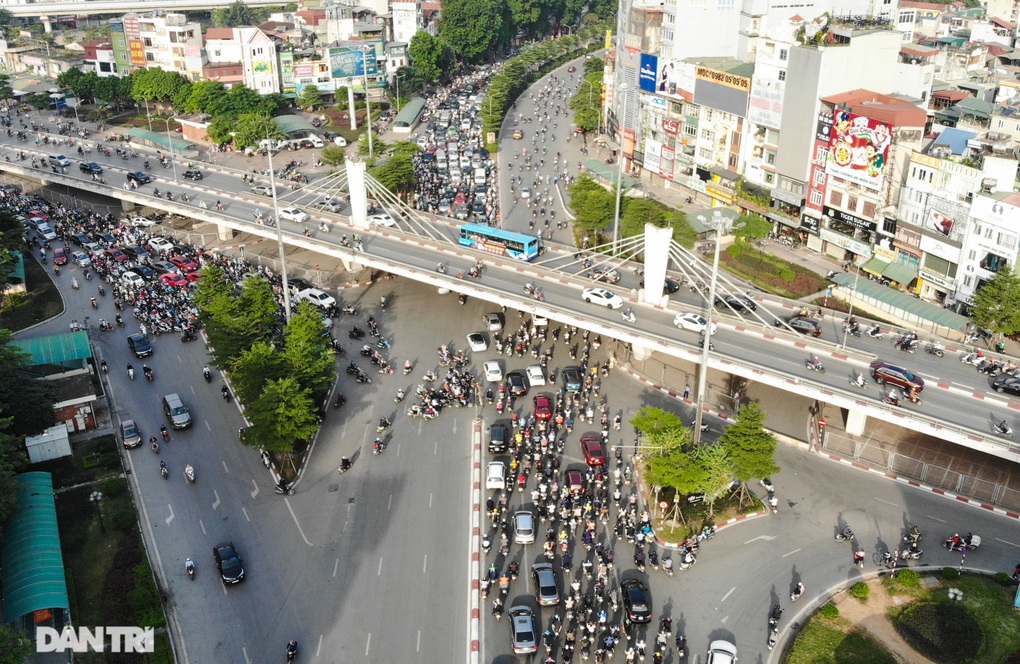 Hà Nội phân luồng lại 4 điểm nóng giao thông từ 18/6 - 1 Hà Nội phân luồng lại 4 điểm nóng giao thông từ 18/6 - 1
