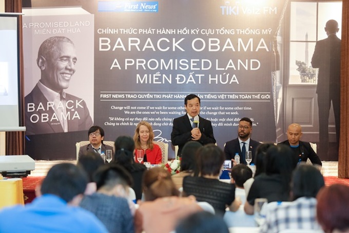 Ông Nguyễn Văn Phước-Nhà sáng lập First News chia sẻ tai buổi hop báo về quá trình thực hiện cuốn sách