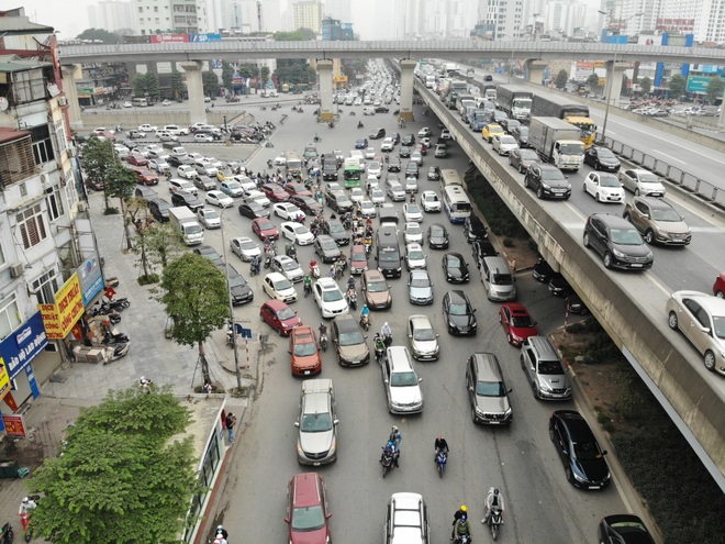 Ngày đầu nghỉ lễ: Nhiều tuyến đường cửa ngõ thủ đô ùn tắc từ sáng đến trưa - 12 Ngày đầu nghỉ lễ: Nhiều tuyến đường cửa ngõ thủ đô ùn tắc từ sáng đến trưa - 12