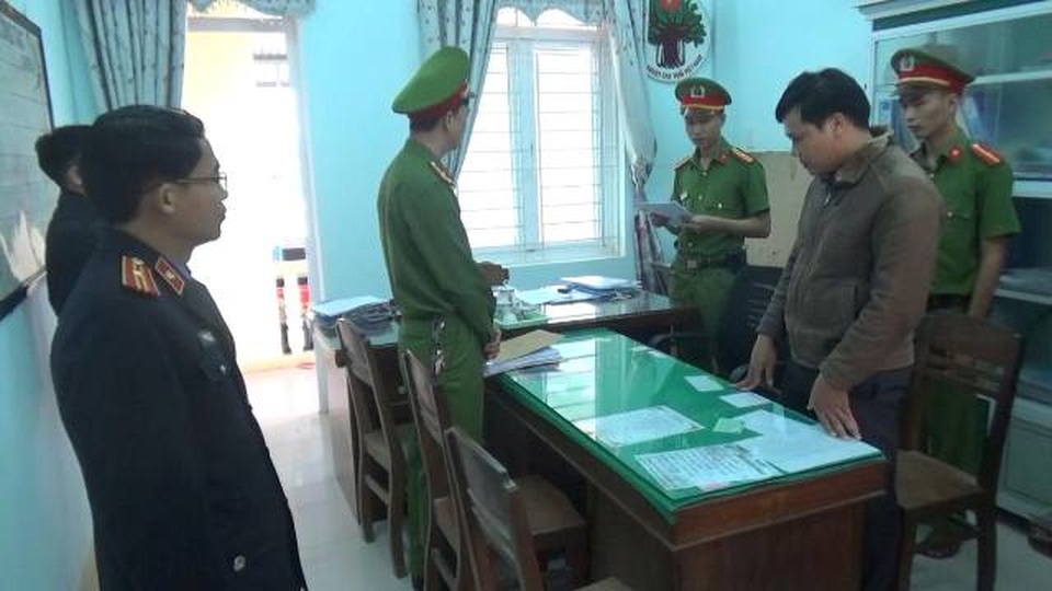 Khởi tố 3 cán bộ xã chiếm đoạt ngân sách nhà nước - 2 Khởi tố 3 cán bộ xã chiếm đoạt ngân sách nhà nước - 2