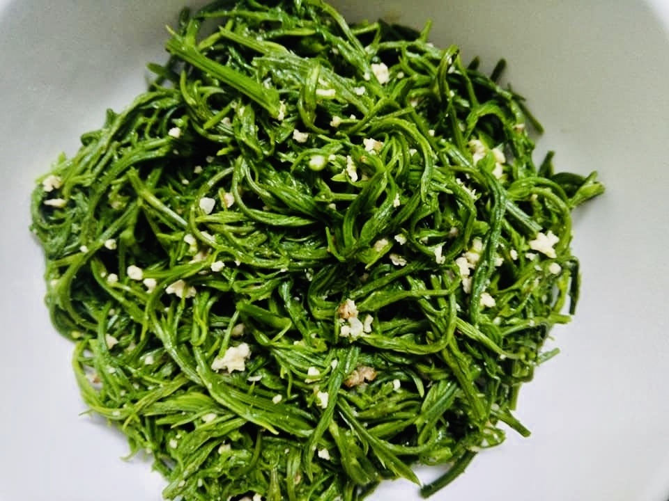 Đứng cách cả mét còn ngửi thấy mùi hôi, loại rau này lại đắt khách - 2 Đứng cách cả mét còn ngửi thấy mùi hôi, loại rau này lại đắt khách - 2