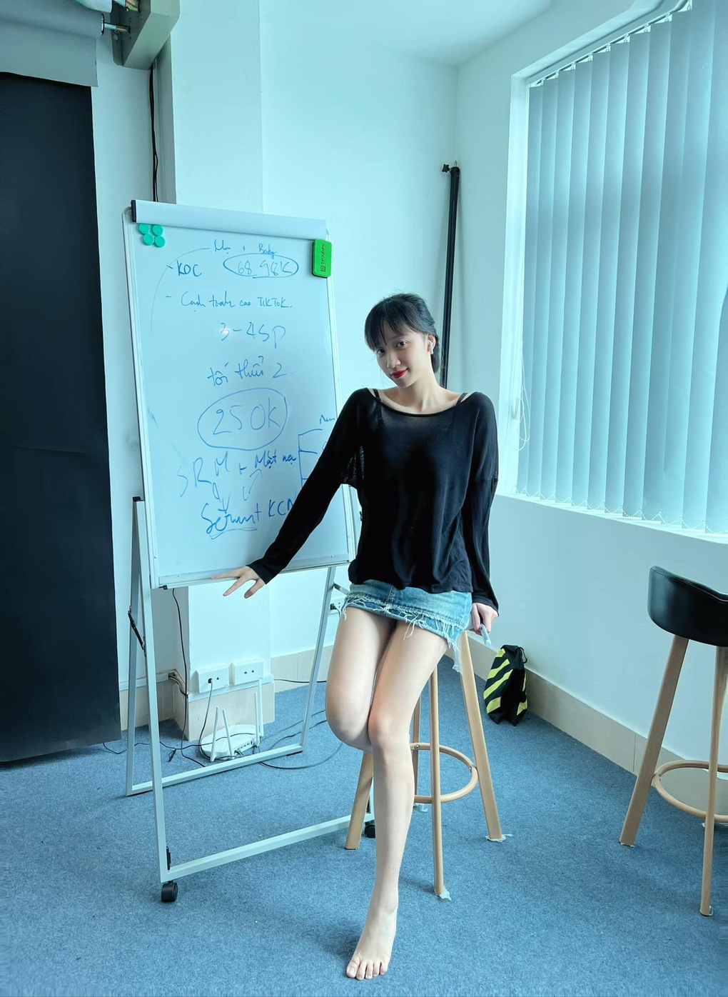 Nghề kiếm bộn tiền và giọt nước mắt tủi hờn sau khi tắt livestream - 4 Nghề kiếm bộn tiền và giọt nước mắt tủi hờn sau khi tắt livestream - 4