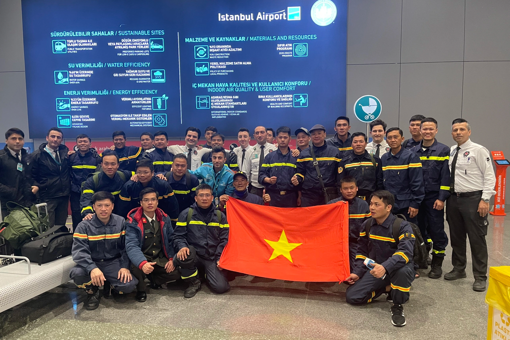 Hôm nay đoàn cứu nạn, cứu hộ Bộ Công an tại Thổ Nhĩ Kỳ về nước - 4 Hôm nay đoàn cứu nạn, cứu hộ Bộ Công an tại Thổ Nhĩ Kỳ về nước - 4