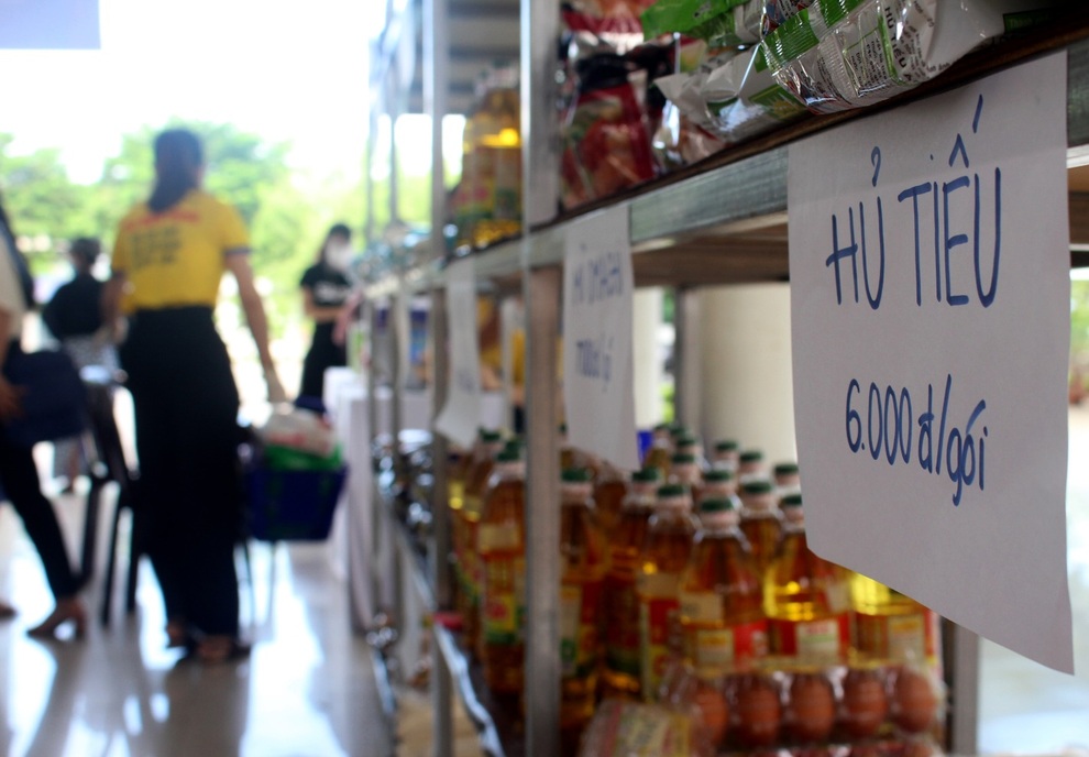 Đà Nẵng: Người dân gặp khó, có Siêu thị 0 đồng - 6 Đà Nẵng: Người dân gặp khó, có Siêu thị 0 đồng - 6