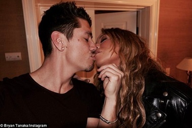 Mariah Carey chia tay bồ kém 13 tuổi