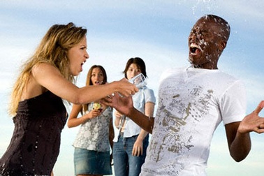 Ứng xử vợ chồng lúc “nước sôi lửa bỏng”