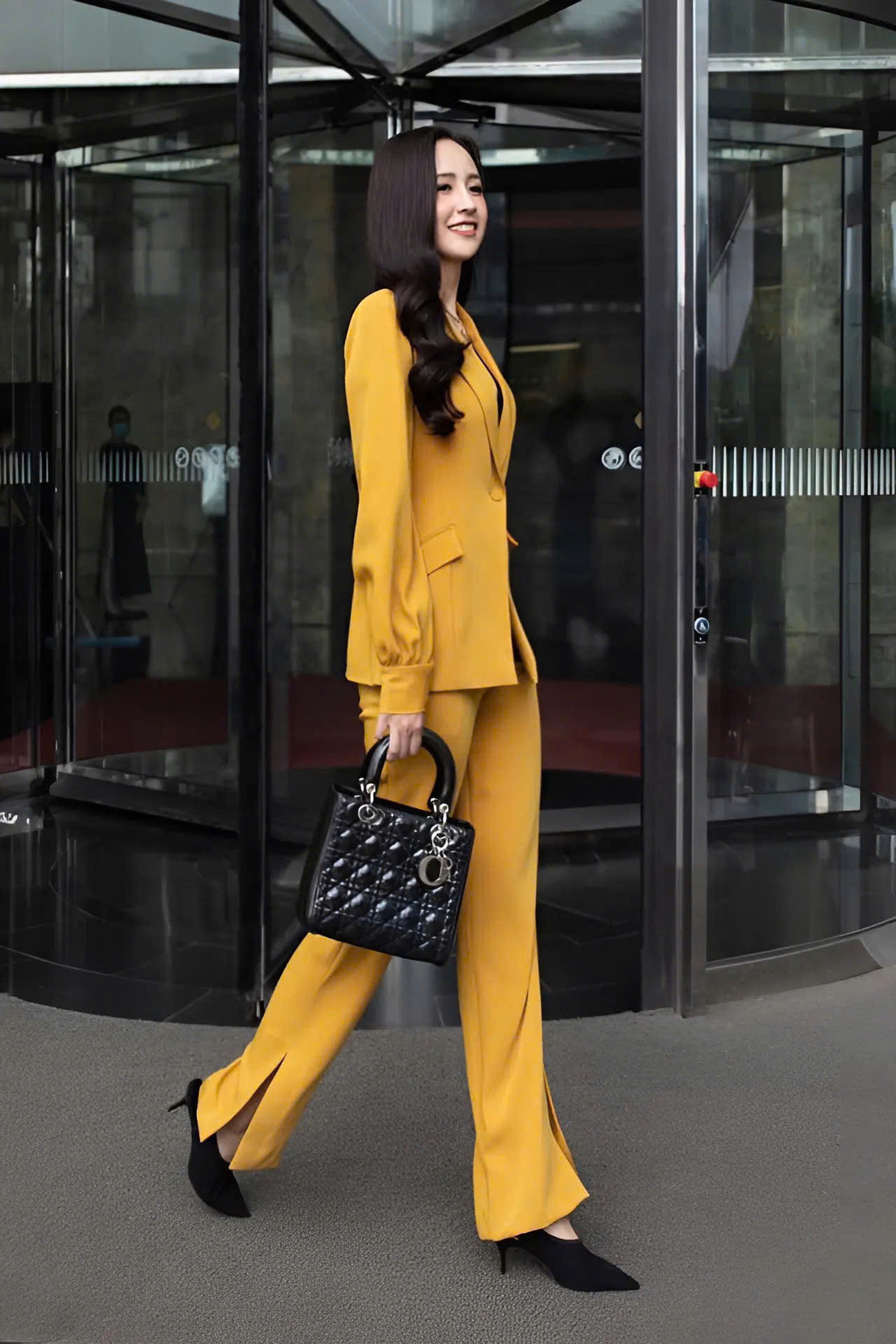 Mai Phương Thúy thể hiện phong cách phú bà với túi hiệu, đồng hồ tiền tỷ - 12