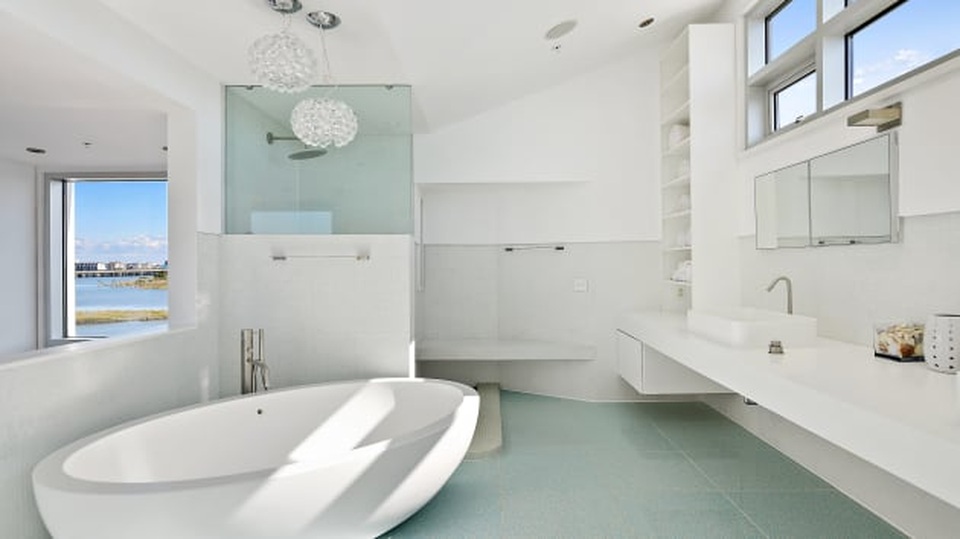 Biệt phủ nghỉ mát của tỷ phú Mỹ: Nội thất xa xỉ, bốn bề đều nhìn ra biển - 8 Biệt phủ nghỉ mát của tỷ phú Mỹ: Nội thất xa xỉ, bốn bề đều nhìn ra biển - 8