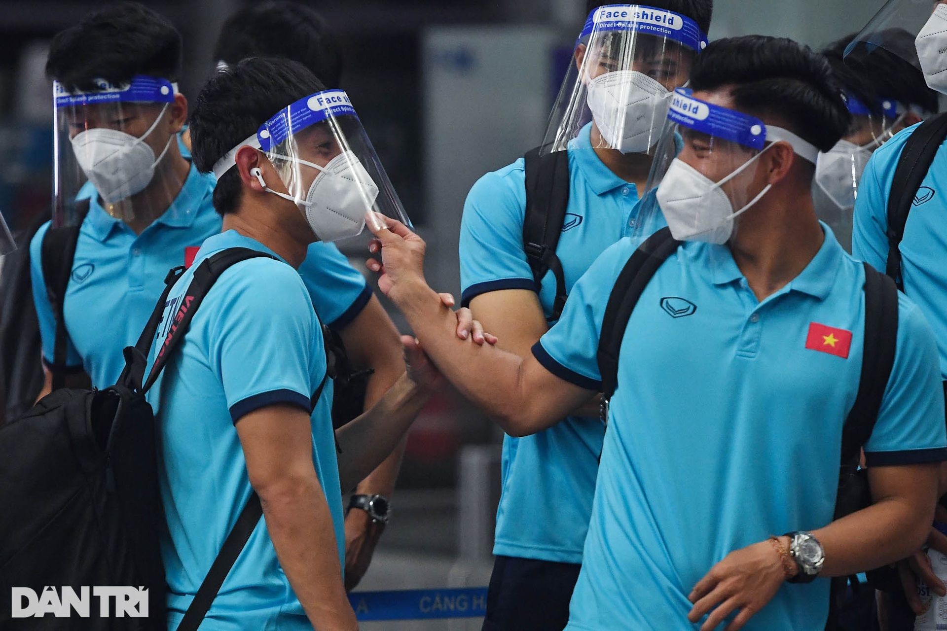 Đội tuyển Việt Nam lên đường sang Saudi Arabia dự vòng loại World Cup - 12