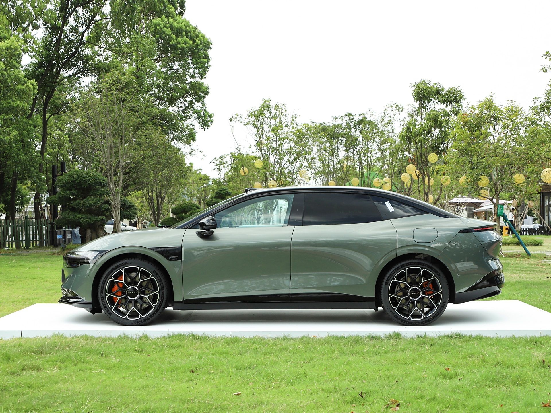 Kinesiskt märke lanserar världens snabbast laddande elbil - 1 Thương hiệu Trung Quốc ra mắt mẫu xe điện sạc nhanh nhất thế giới - 1