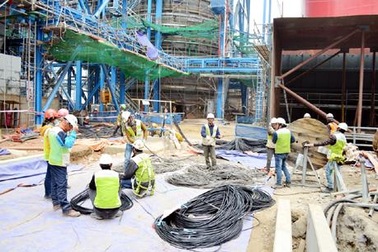 Làm nhiệt điện tuyển công nhân TQ, điện hạt nhân thuê ai? 