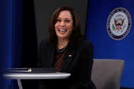 Bà Harris "hút" tài trợ gấp đôi ông Trump
