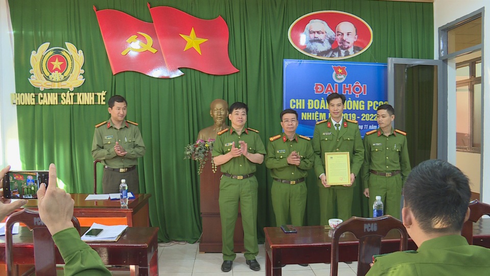 Khởi tố, bắt giam 10 đối tượng tham gia phá rừng - 2 Khởi tố, bắt giam 10 đối tượng tham gia phá rừng - 2