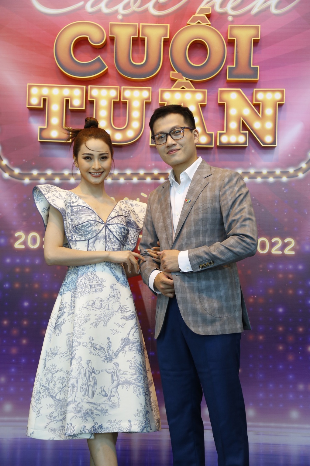 Hồng Đăng tô son cho BTV Long Vũ gây chú ý - 2 Hồng Đăng tô son cho BTV Long Vũ gây chú ý - 2