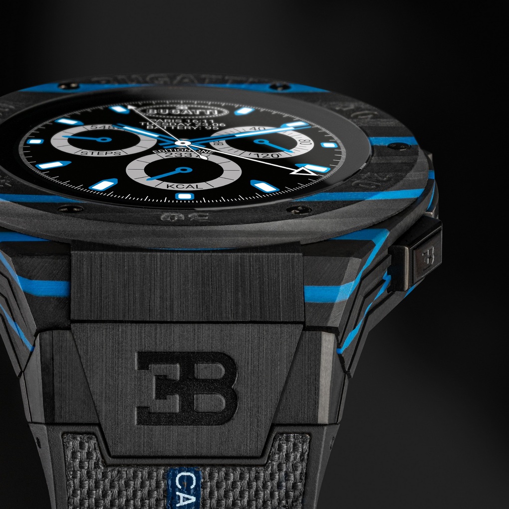 Bugatti ra mắt đồng hồ thông minh đầu tiên bằng vật liệu sợi carbon - 2 Bugatti ra mắt đồng hồ thông minh đầu tiên bằng vật liệu sợi carbon - 2