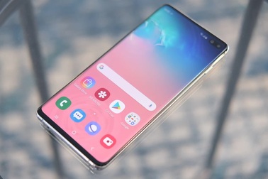 Trải nghiệm thực tế tính năng mở khóa bằng vân tay trên màn hình với Galaxy S10+