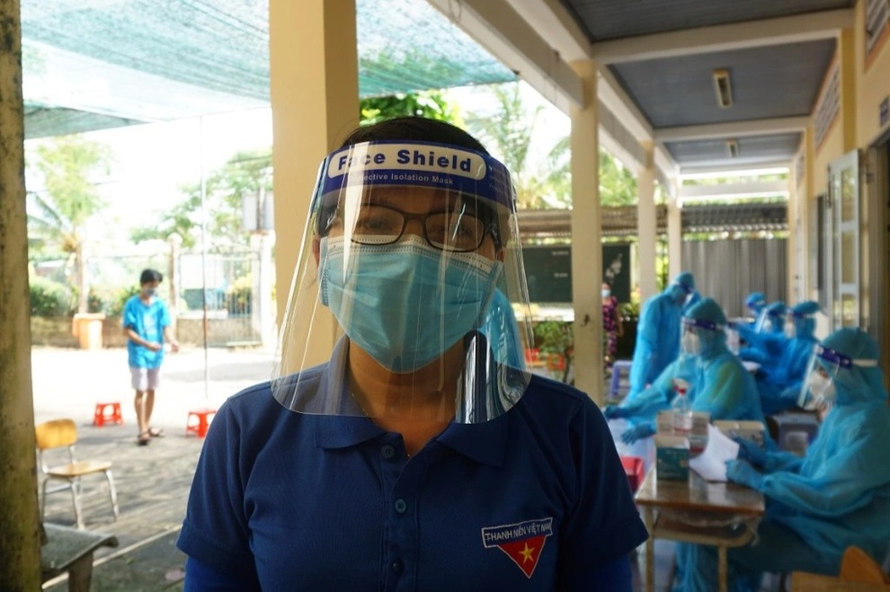 Tình nguyện viên Cần Thơ vượt sông từ tờ mờ sáng để truy F0 - 6 Tình nguyện viên Cần Thơ vượt sông từ tờ mờ sáng để truy F0 - 6