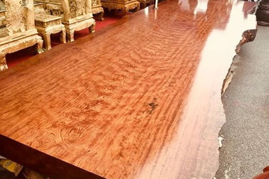 Sập gỗ nu cẩm lai giá 3 tỷ đồng ở Hà Nội