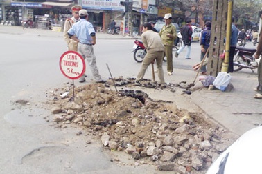 Phải đóng tiền “bảo đảm” trước khi đào đường 
