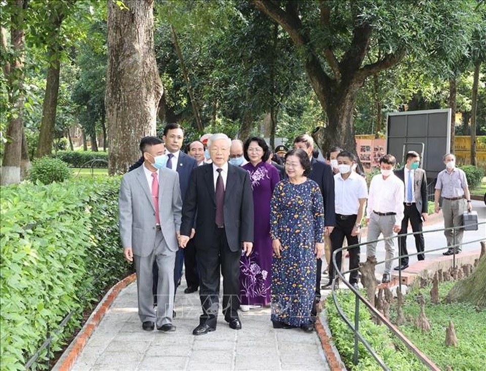 Tổng Bí thư, Chủ tịch nước dâng hương tưởng nhớ Chủ tịch Hồ Chí Minh - 1 Tổng Bí thư, Chủ tịch nước dâng hương tưởng nhớ Chủ tịch Hồ Chí Minh - 1