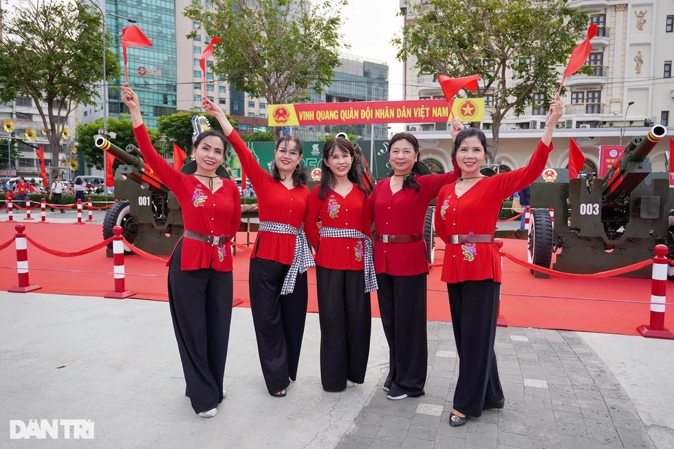 Cuộc gặp khiến con trai cựu Bộ trưởng Quốc phòng Mỹ bật khóc ở Việt Nam - 5