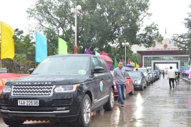 Khách du lịch Việt - Trung được tự lái xe qua cửa khẩu Móng Cái