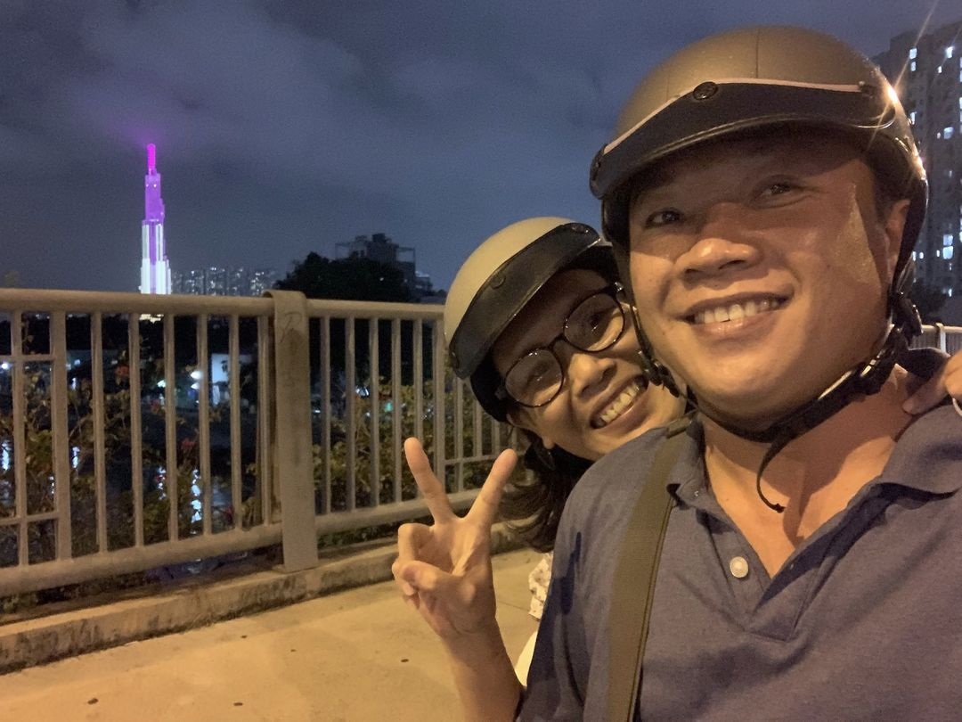 Thầy giáo 4 năm cõng vợ chạy thận: Dù thế nào ba cũng không buông mẹ ra - 5 Thầy giáo 4 năm cõng vợ chạy thận: Dù thế nào ba cũng không buông mẹ ra - 5