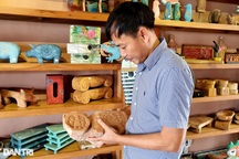 Người tái sinh củi lũ thành tác phẩm nghệ thuật