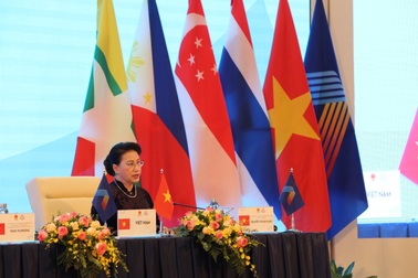 Lãnh đạo nghị viện ASEAN ký điện tử thông qua thông cáo chung của AIPA