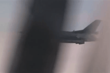 Nga tung video máy bay ném bom bị kèm sát khi tuần tra