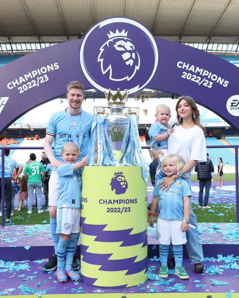 Mối tình định mệnh từ dòng tin nhắn trên mạng của đội trưởng tuyển Bỉ - 5 Mối tình định mệnh từ dòng tin nhắn trên mạng của đội trưởng tuyển Bỉ - 5