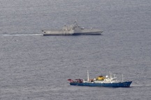 Tàu chiến Mỹ theo sát tàu khảo sát Trung Quốc trên Biển Đông