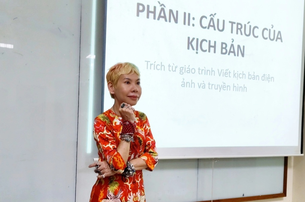 Nữ sinh giơ tay khiếm nhã với đoàn xe A80: Phẫn nộ nhưng tránh trừng phạt! - 2 Nữ sinh giơ tay khiếm nhã với đoàn xe A80: Phẫn nộ nhưng tránh trừng phạt! - 2