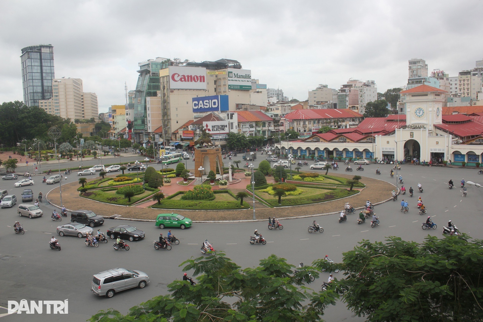 Diện mạo bùng binh Bến Thành sau hơn 100 năm - 3 Diện mạo bùng binh Bến Thành sau hơn 100 năm - 3