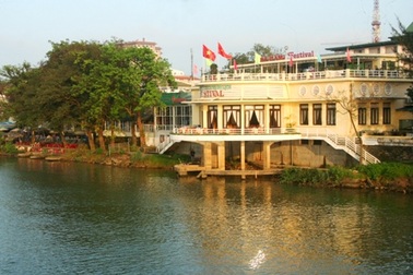 Ngắm nắng về ấm áp trên phố phường sau 3 tháng giá lạnh