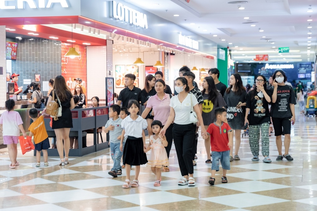 Lễ hội mua sắm Đỏ 2023 mang tới cơ hội mua hàng hiệu giá hời cho hàng nghìn khách hàng - 7 Lễ hội mua sắm Đỏ 2023 mang tới cơ hội mua hàng hiệu giá hời cho hàng nghìn khách hàng - 7