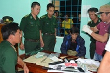 Bắt giữ đối tượng vận chuyển ma túy qua biên giới